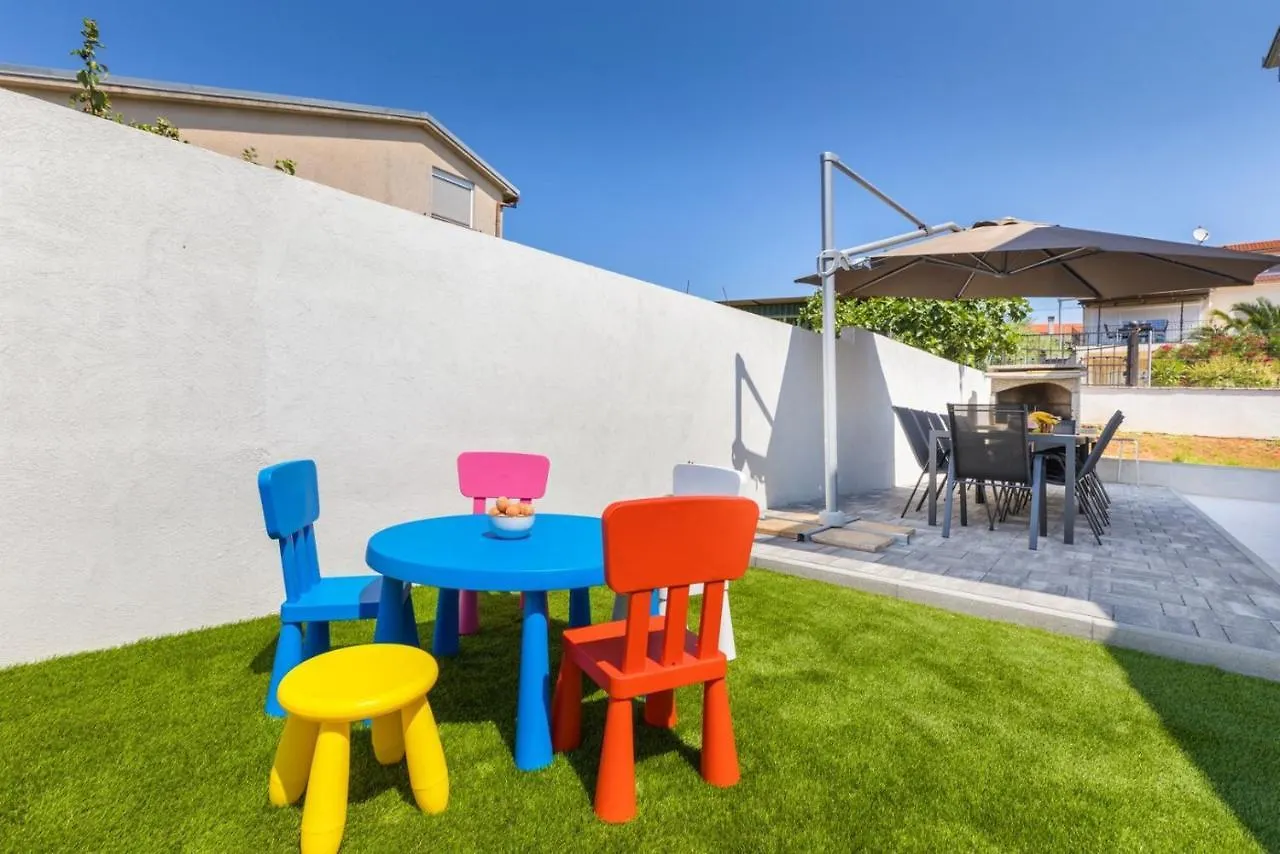 Mateo Villa Pula